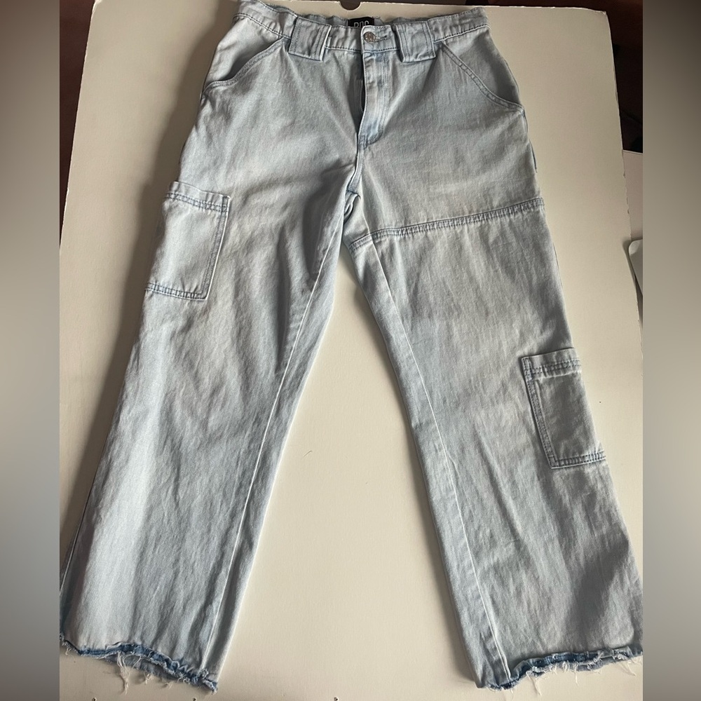 BDG size 27 wide leg baggy cargo jeans light wash mid rise